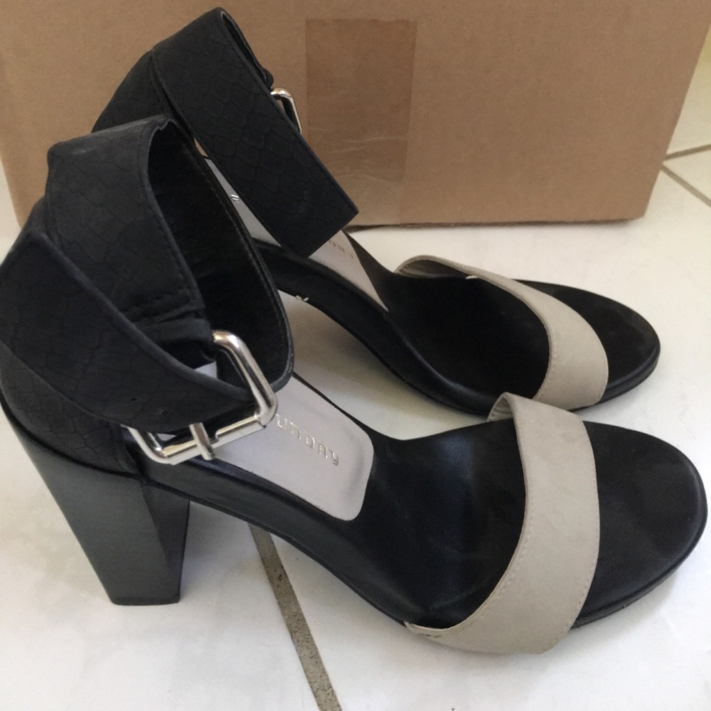 Chinese Laundry Heels - Picture 1 of 4